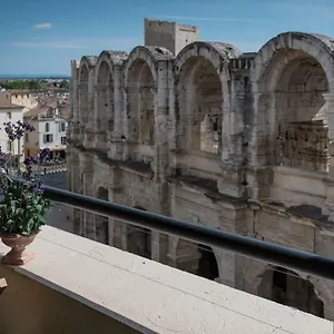  Apartment Avec Balcon Donnant Sur Les Arenes D'arles France